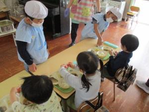 2給食手伝い
