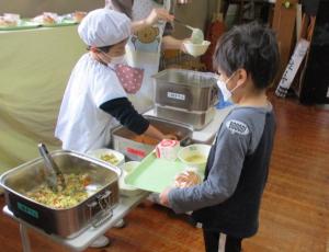 給食当番(3)