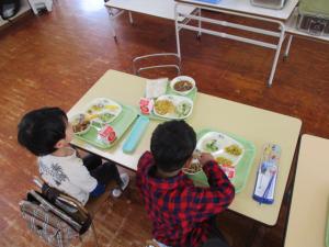 (2)給食