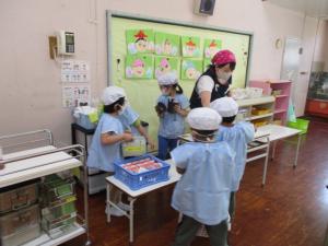 給食当番スタート！ | つくば市立吾妻幼稚園公式ホームページ