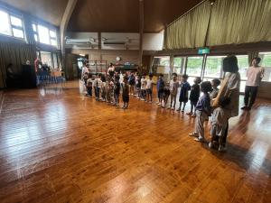 休み明け集会で園歌