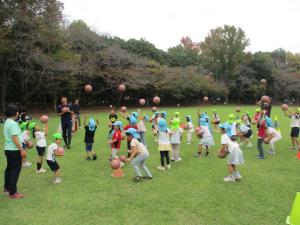 R8.10月サッカー教室保育所合同3
