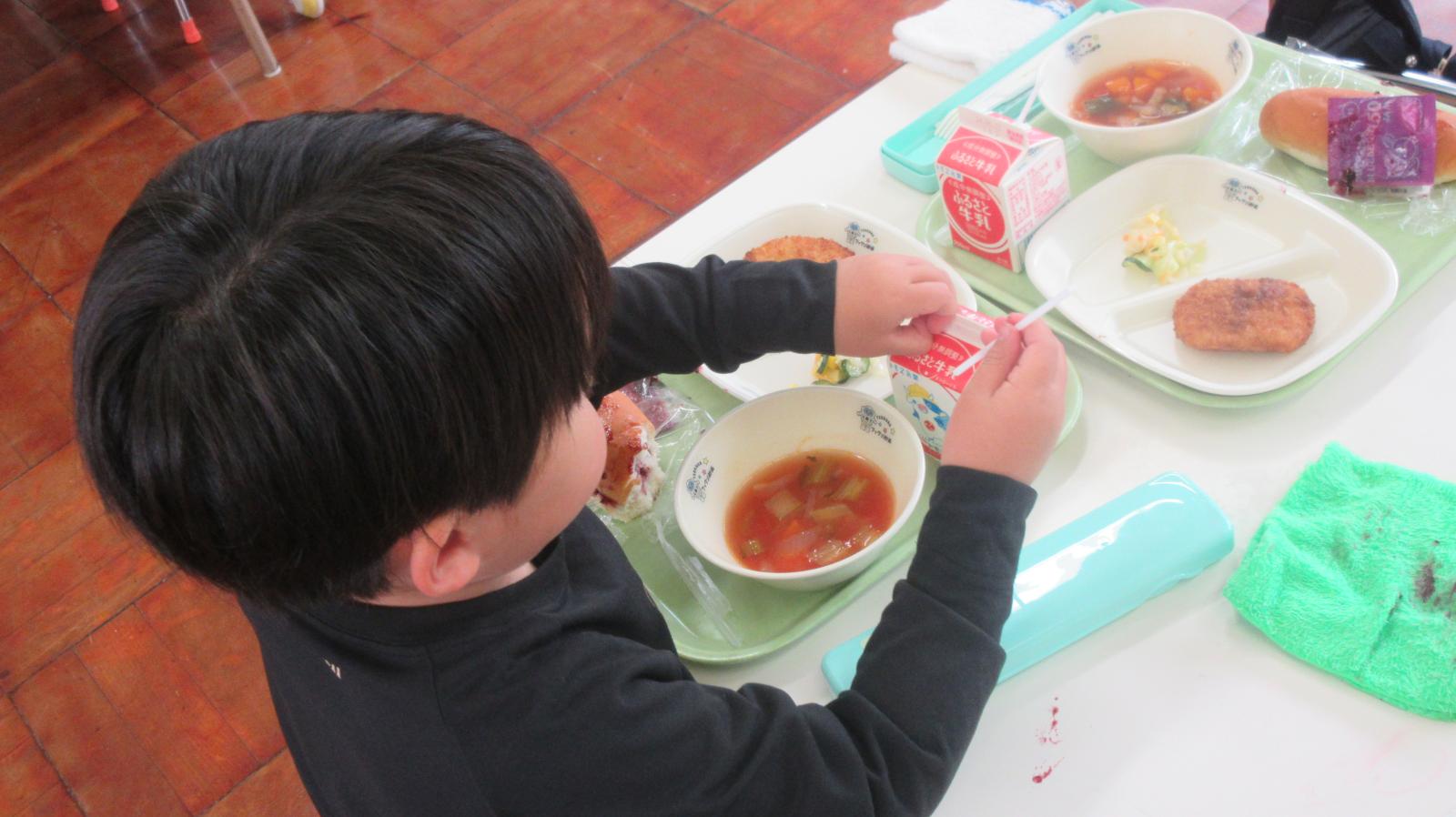 給食　０２