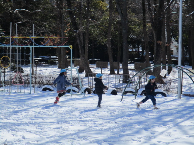 雪の幼稚園②