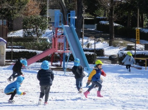 雪の幼稚園③