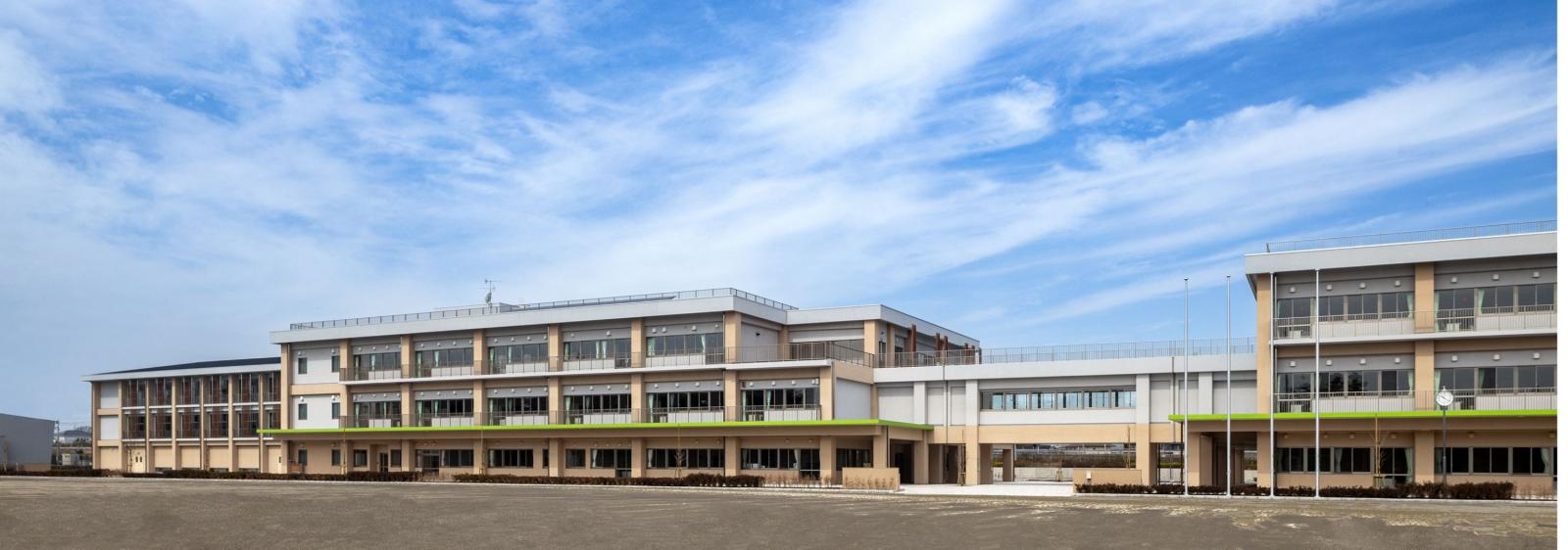 みどりの南中学校校舎風景２