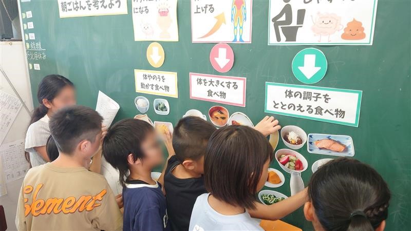 朝ごはんを考えよう!(食育授業)