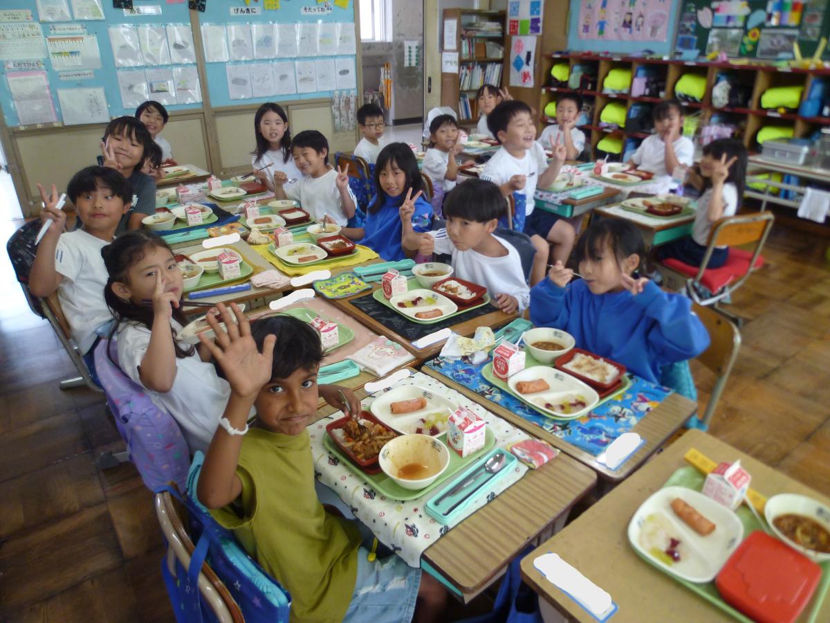 グループ給食を始めました。