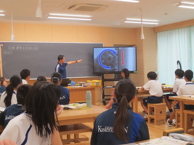 10月1日(水) 回転運動を伝える仕組み 8年生 技術分野