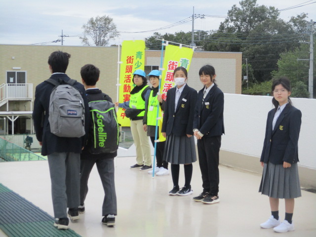 10月21日(火)青少年相談員あいさつ運動
