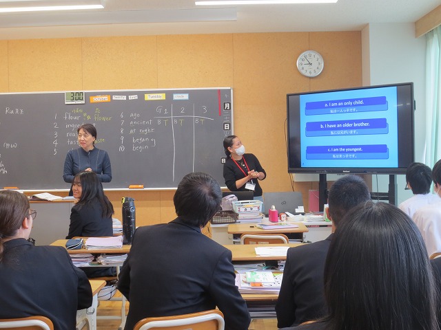 10月21日(火) 新しいALTの先生と 8年生 英語