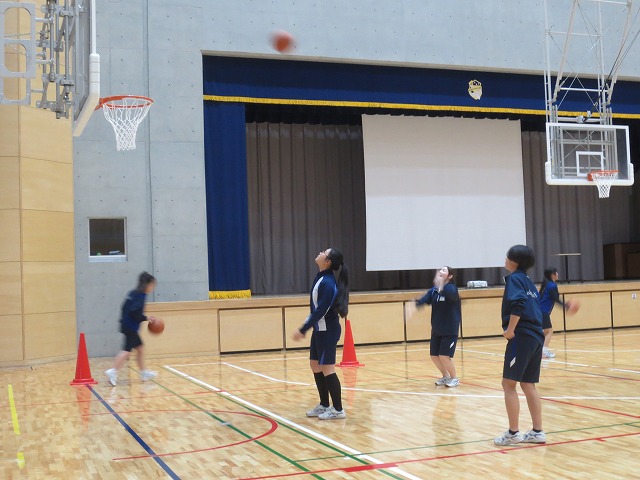 10月27日(月) バスケットボール 9年生 体育