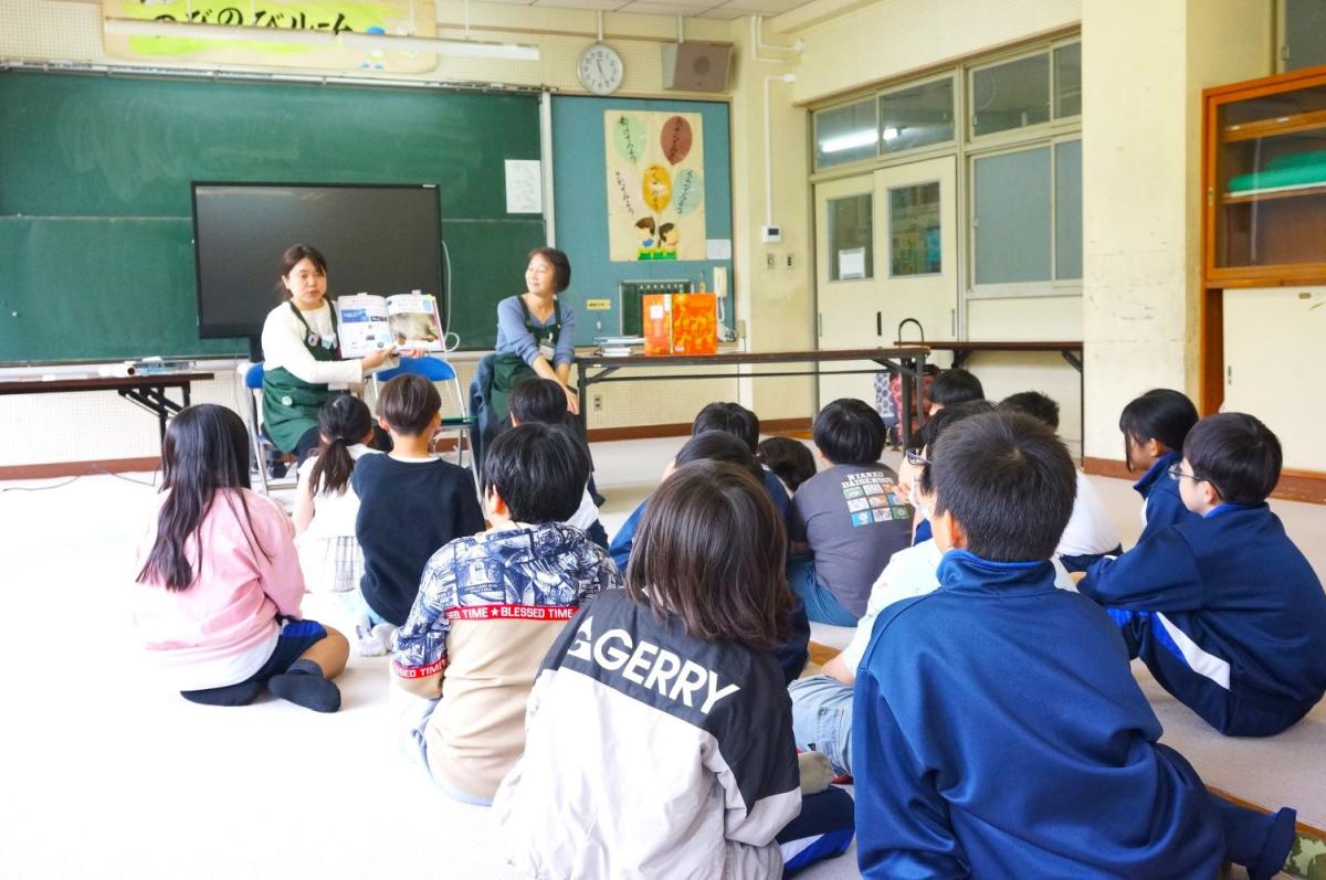 中央図書館職員によるブックトーク