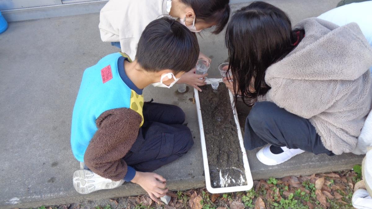 流れる水のはたらきを調べよう