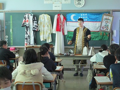 5・6年生で国際理解教室を実施しました。