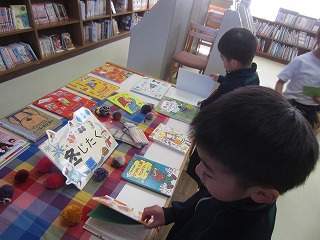 図書室も冬じたく