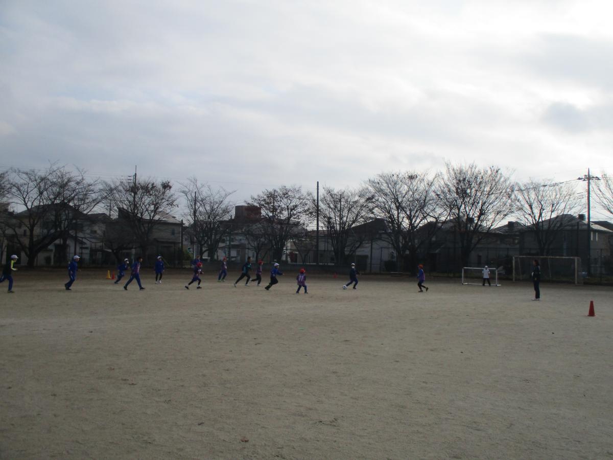 【5学年】体育・外部講師によるサッカーの授業