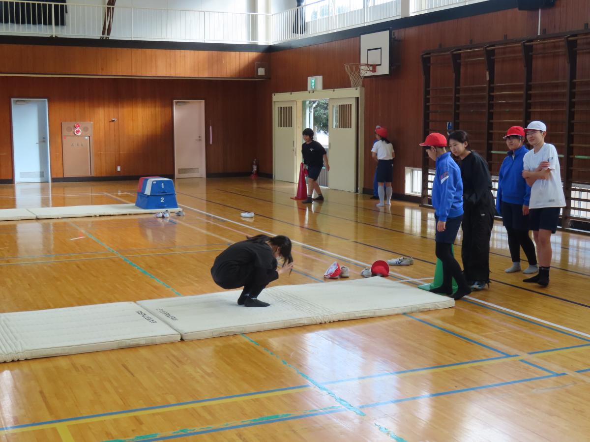 マット運動のテストを行いました。