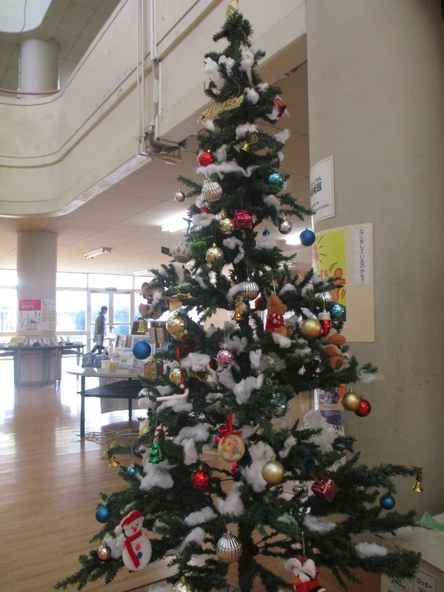 【学校より】毎年恒例のクリスマスツリー