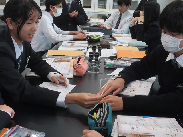 12月9日(火) 静電気をおこそう! 8年生 理科