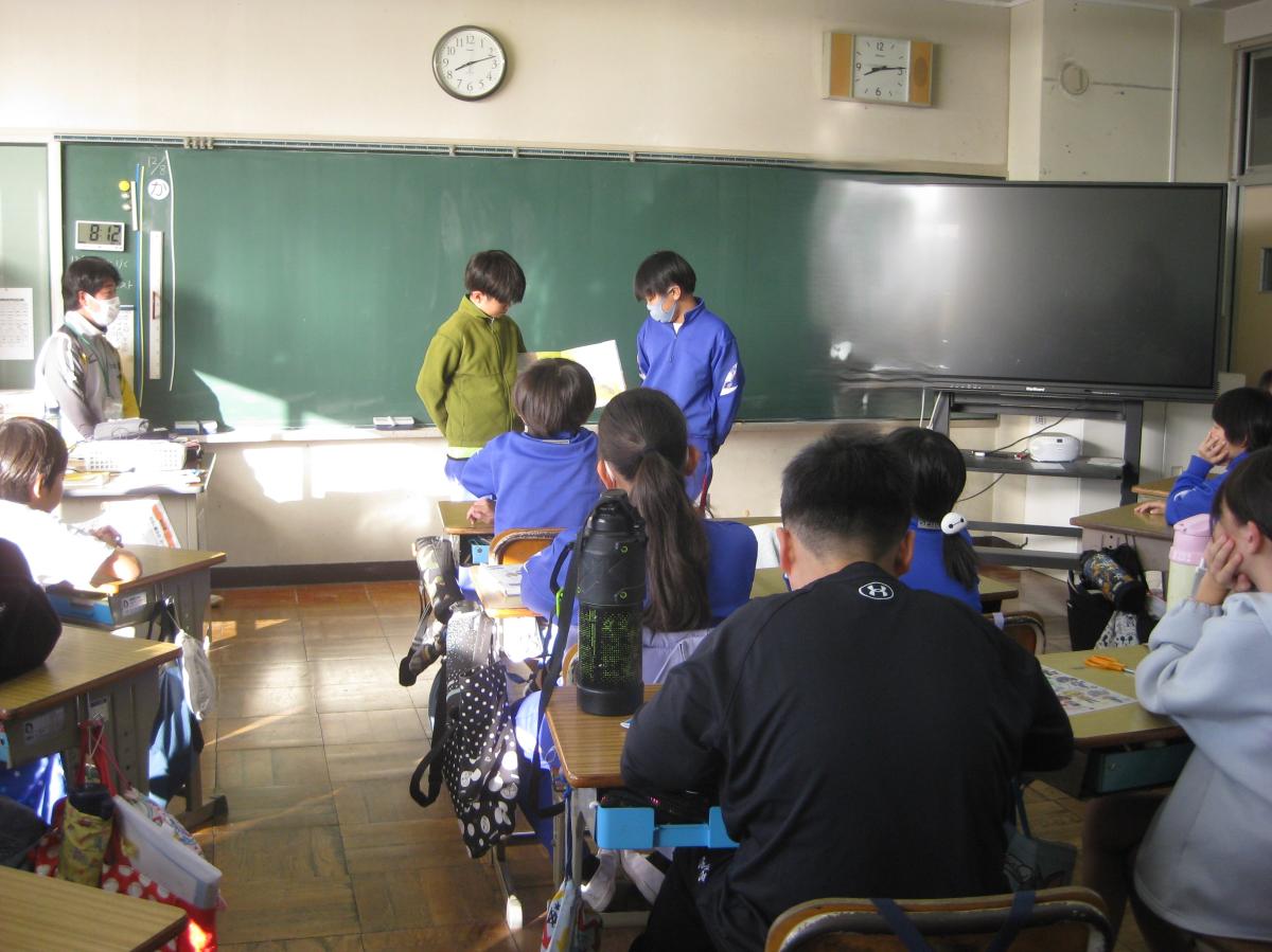 図書委員が頑張っています