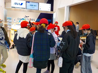 ANAと明治の工場に、社会科見学に行ってきました!【5年生】