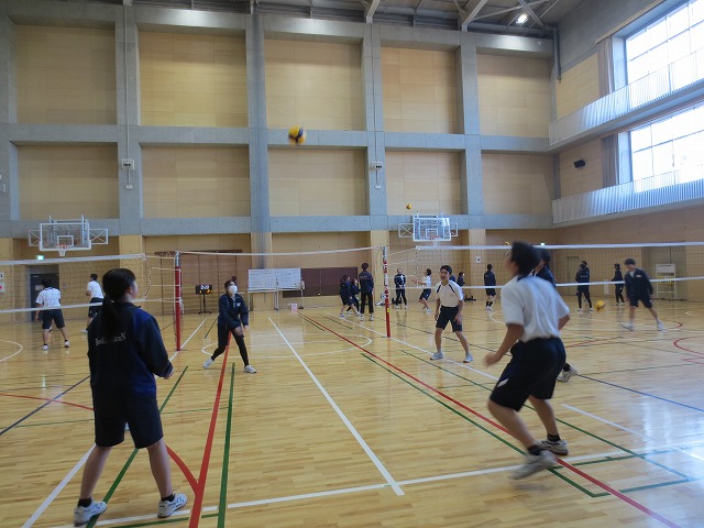12月16日(火) バレーボール 9年生 体育