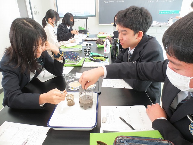 1月13日(火) 生物の遺骸のゆくえ 9年生 理科