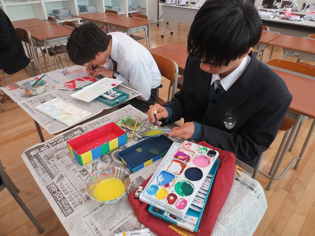 1月16日(金) パッケージデザイン 8年生 美術