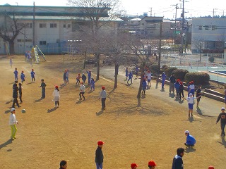 縄跳びをして過ごす子どもたちが増えてきました!