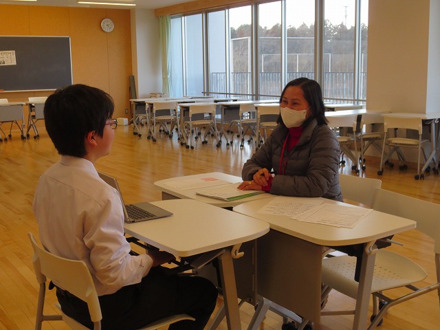 2月12日(木) Presentation 「My Hero」 7年生 英語