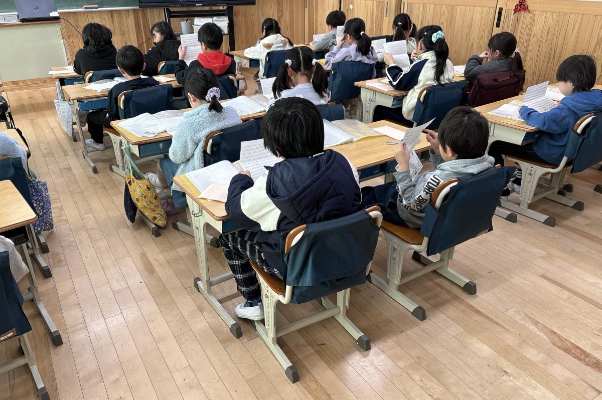 2年生 お家の方からの手紙を読みました