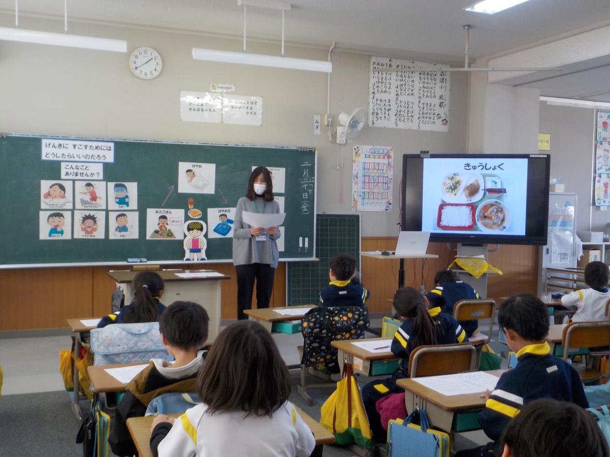 1・2年生、栄養教諭の先生による食育授業を実施しました。