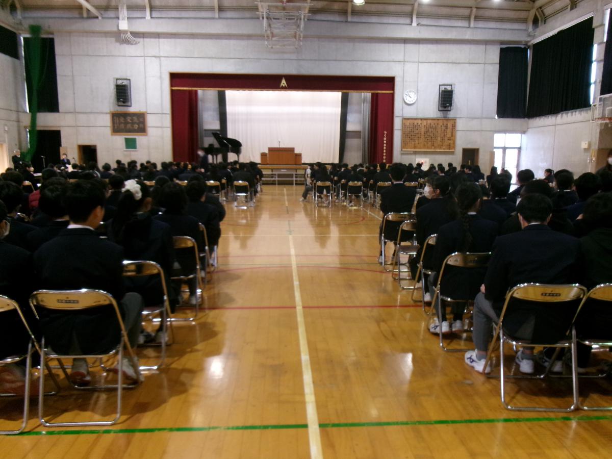 卒業式の予行練習を行いました!