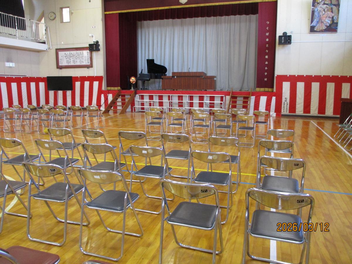 卒業式の会場準備