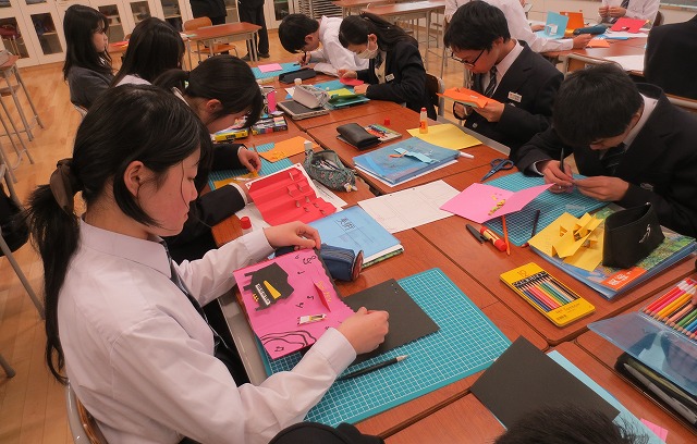 3月13日(金) ポップアップカード作り 7年生 美術