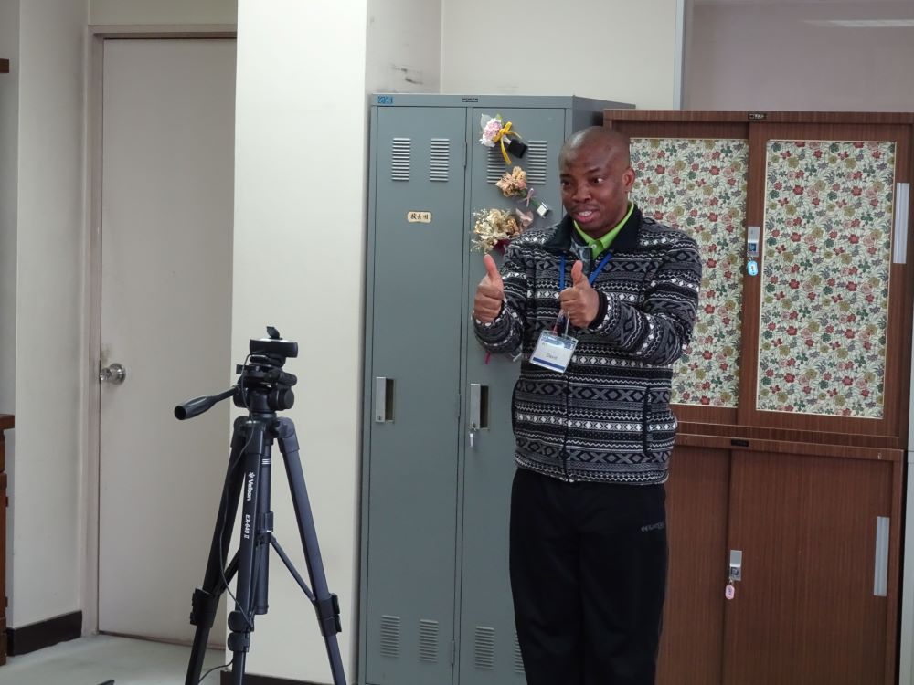 令和7年度後期ALTの先生ありがとうございます!