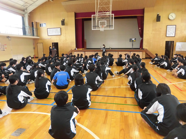 8学年が学年レクを行いました