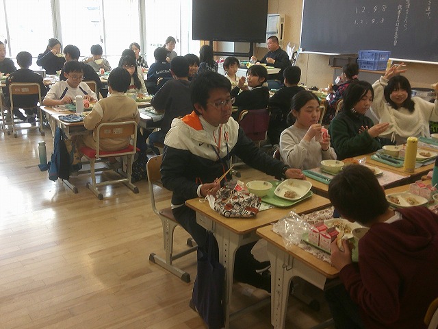 今年度最後の給食のようす