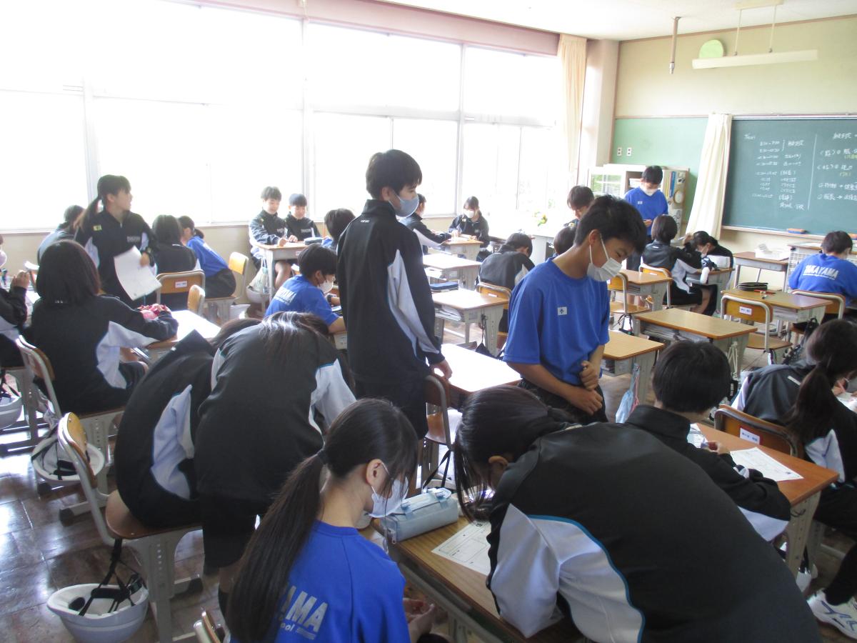 それぞれの学級の組織を決めています