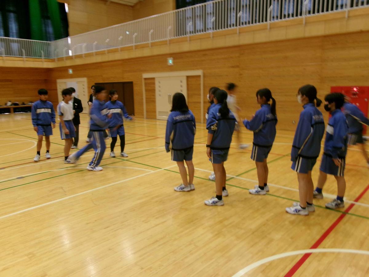 4月16日(木)8年生 体育