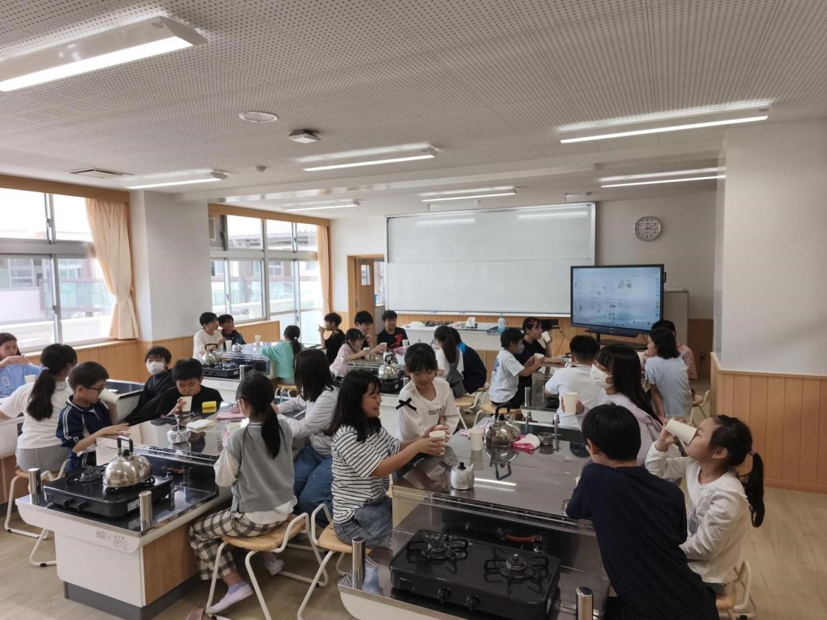 【5年生】調理実習(お茶入れ)