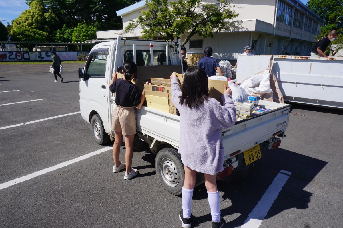愛校作業・廃品回収を行いました