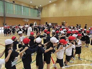 1年生のみなさん、よろしくね!~2年生と1年生のなかよし会~