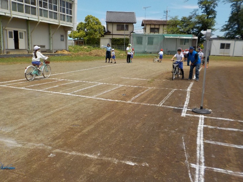 自転車の安全な乗り方を学習しました!