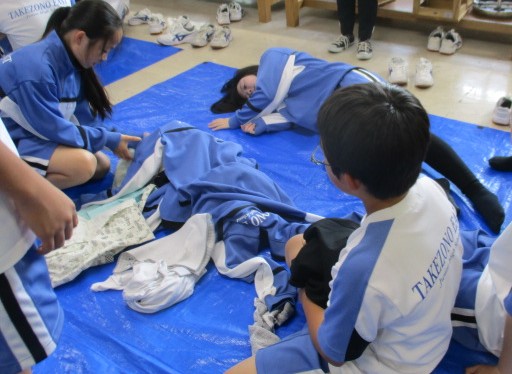 5月27日(水)7年生 美術