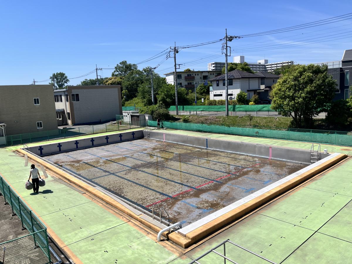 6月1日(月)プールの清掃