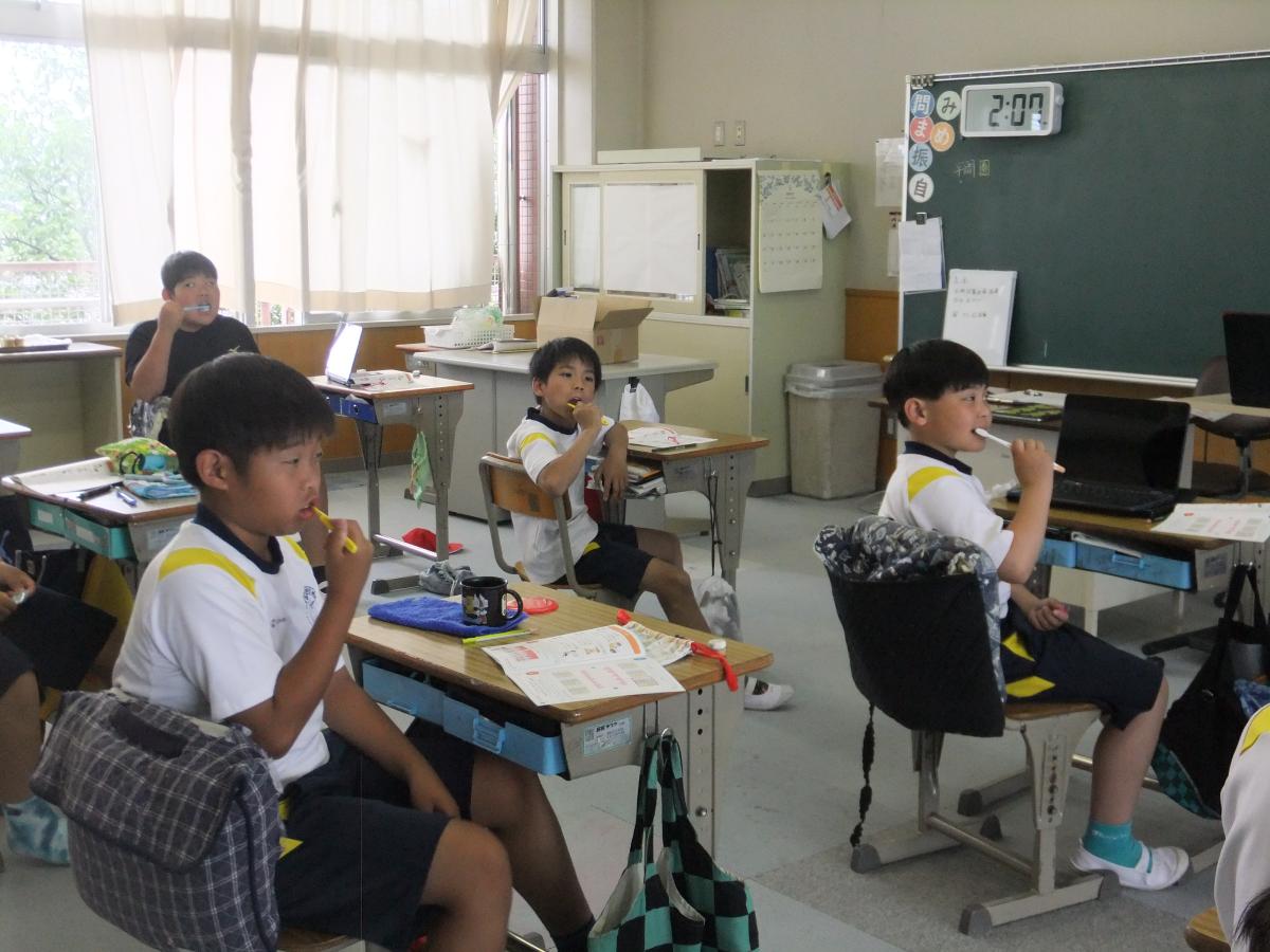 正しい習慣を身に付ける!5年生歯みがき大会