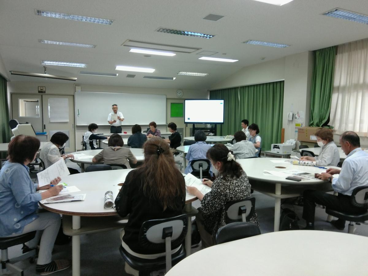 温かい絆を育む:祖父母学級開級式