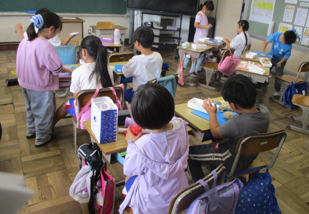 【2年生】粘土ですきなものをつくったよ